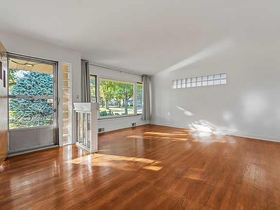 4th image of 119 N Wille St