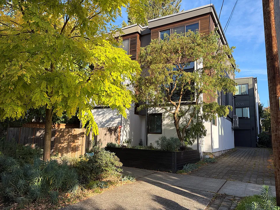 2028 NW 62nd St
