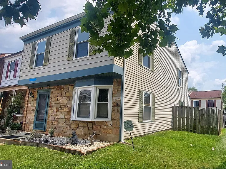 2100 Mager Dr — Photo 1