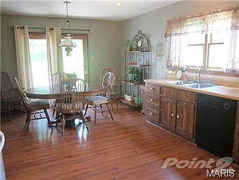 Large and sunny dine-in kitchen