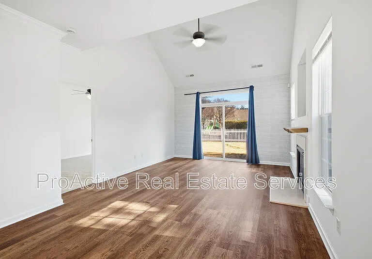 2021 Livingston St — Photo 15