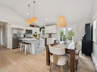 8 Skyview Ln, Woburn, MA 01801