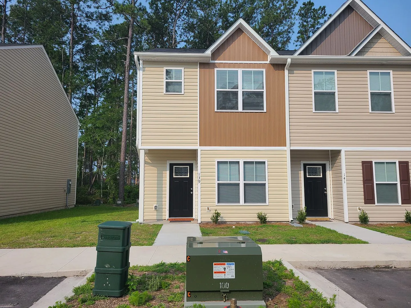 End unit 2 bedroom 2.5 bath townhome - Holly Ridge — Photo 2