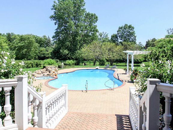 4th image of 1683 Braeside Ln