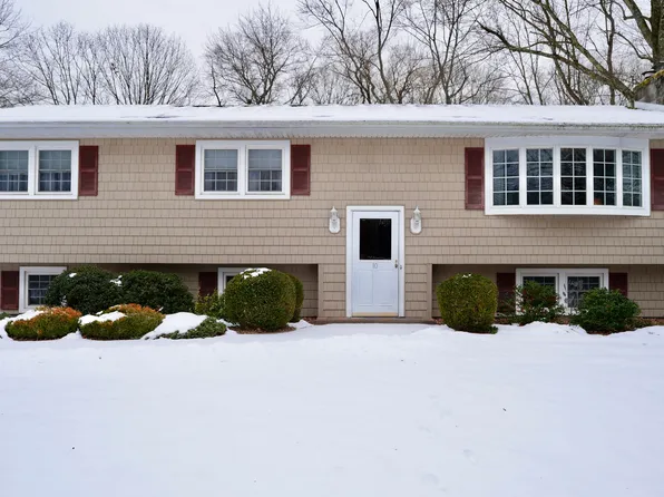 10 Margaret Dr, Hyde Park, NY 12538