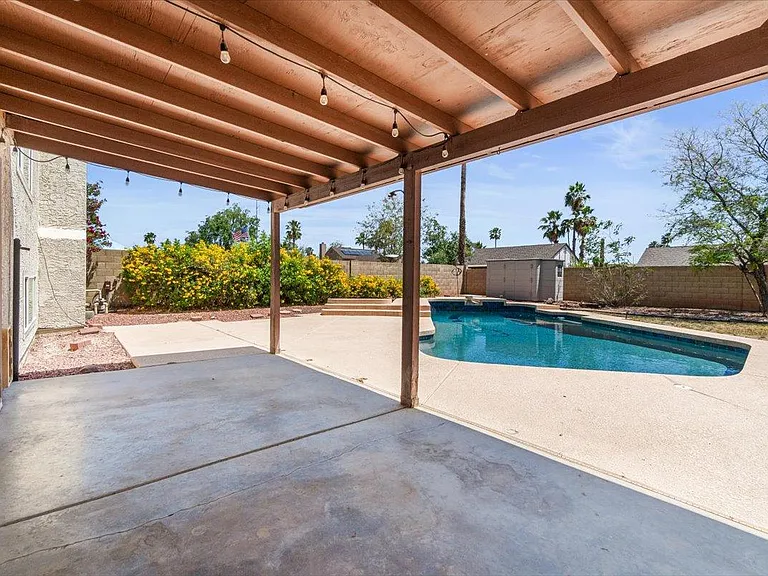 1041 E Kristal Way — Photo 32