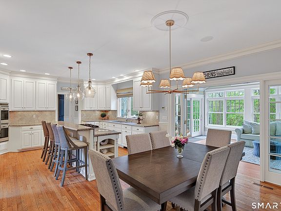 4th image of 16 Farm Meadow Road