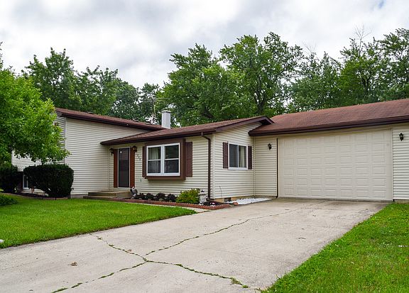 2nd image of 220 Willow Crest Dr