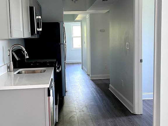 5th image of 26040 Woodfield Rd APT 10