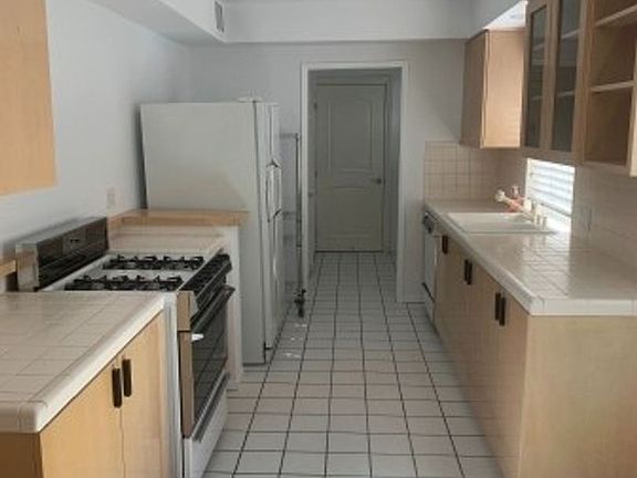 5th image of 5235 Canoga Ave