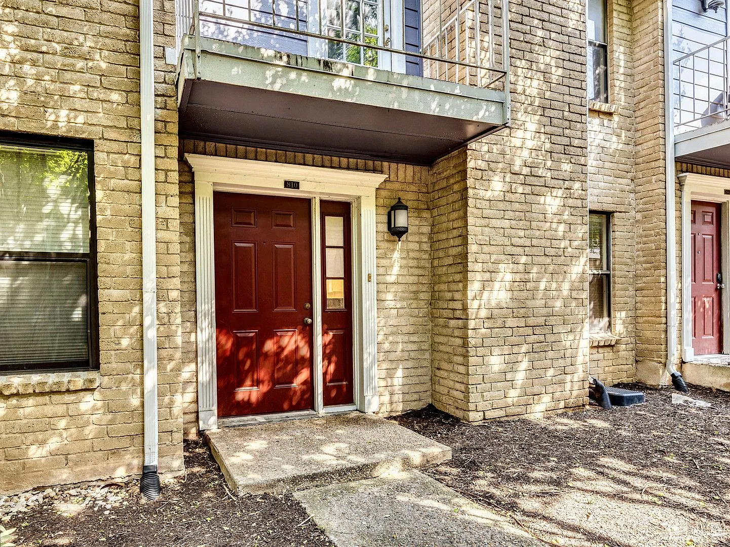 Spacious 2 Bed, 2 Bath Rental at Austin TX with Fireplace & Carport — Photo 2