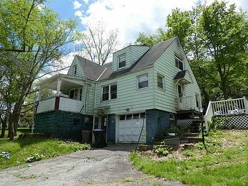 3rd image of 252 Spring Valley Rd
