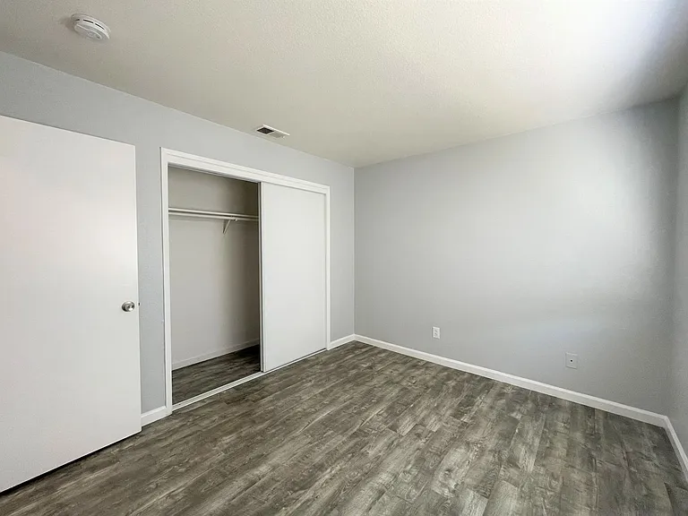 2601 Delano Ave — Photo 13