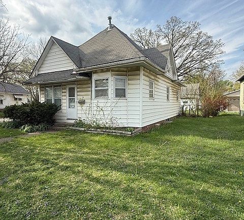 2nd image of 1201 E Seminary St
