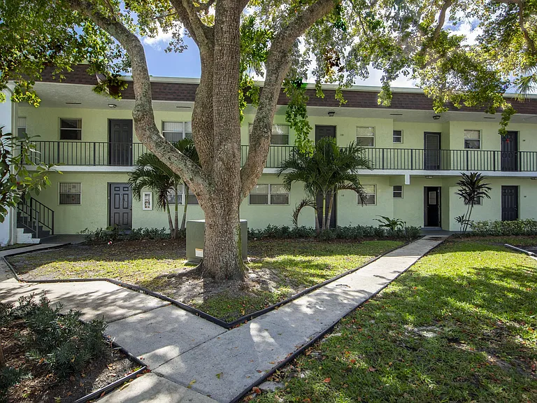 Lilac Village Boca Raton Apartments — Photo 15