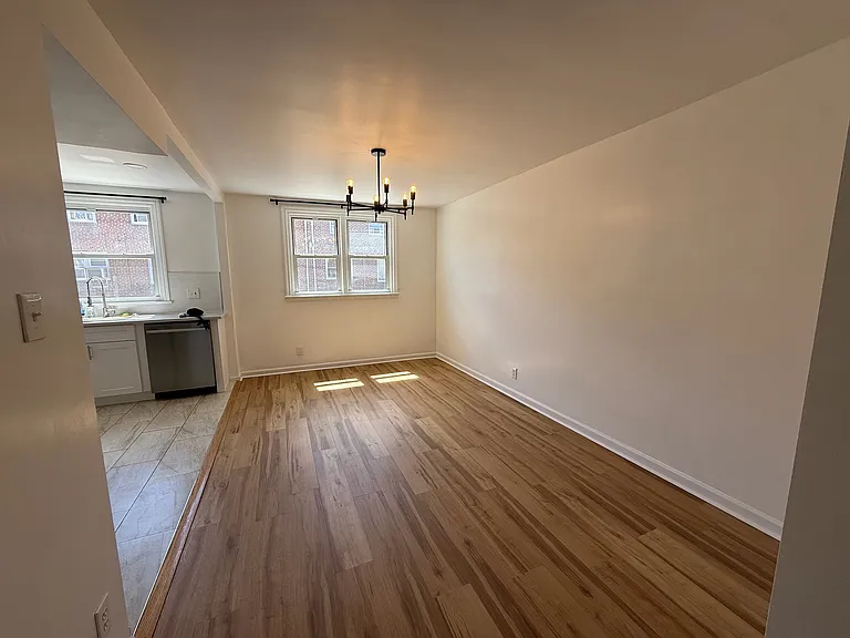 6805 Oakland St — Photo 4