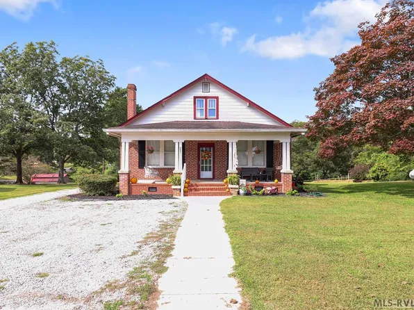 402 S Carter St, La Crosse, VA 23950