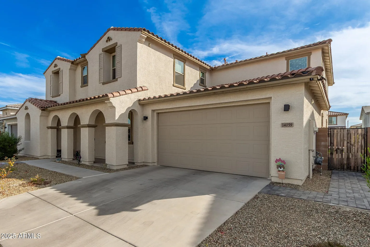5 bed, 4.5 bath, 4576 sqft, $3,500 — Photo 4
