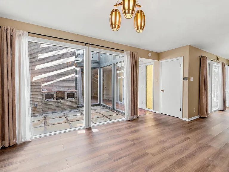 1127 Mount Rainier Dr — Photo 24