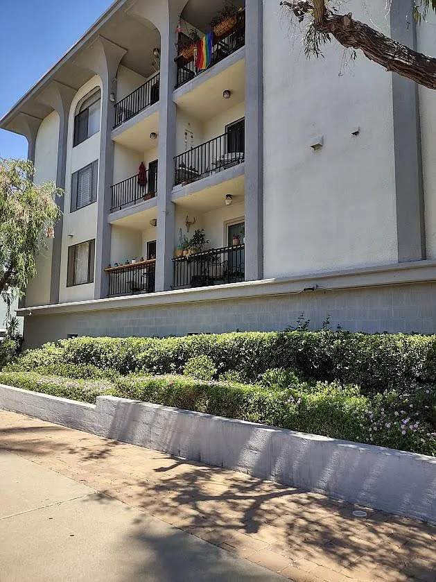 Street View. Condo building has 3 levels. - 140 Walnut Ave #3B