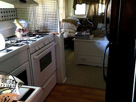 kitchen & (breakfast nook)