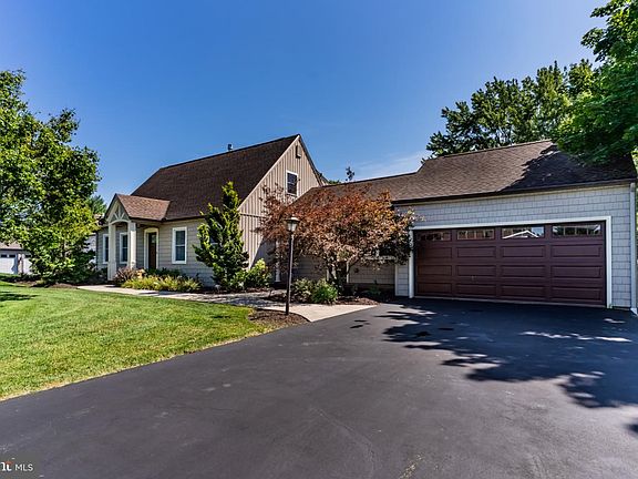 3rd image of 8 W Christopher Ct