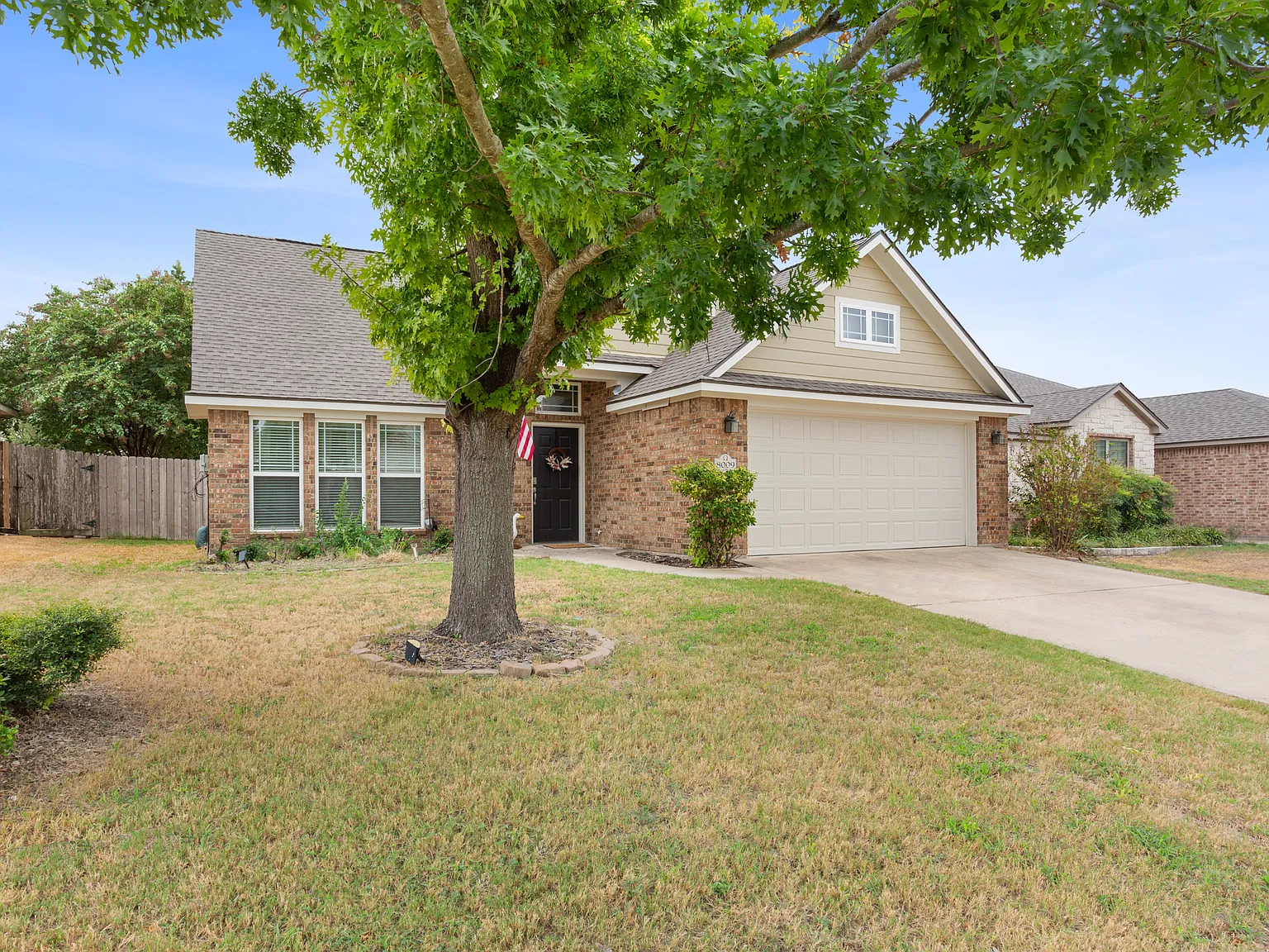 4 bed, 2.5 bath, 2014 sqft, $2,295 — Photo 2
