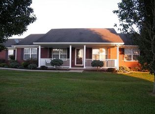 645 King Luke Ct, Berea, KY 40403