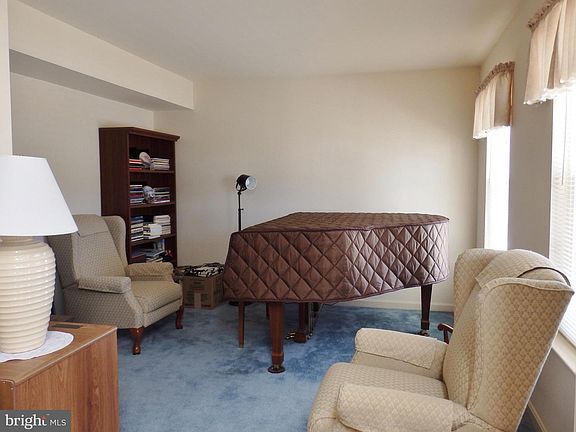 3rd image of 45895 Meadowlark Dr