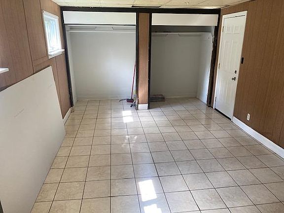 4th image of 13230 Lyons Ave