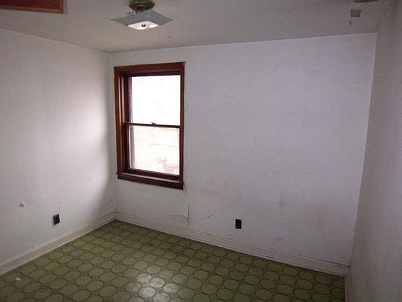 5th image of 13934 S Atlantic St
