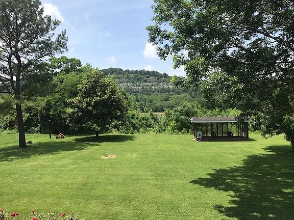 4th image of 225 Meadows Ln