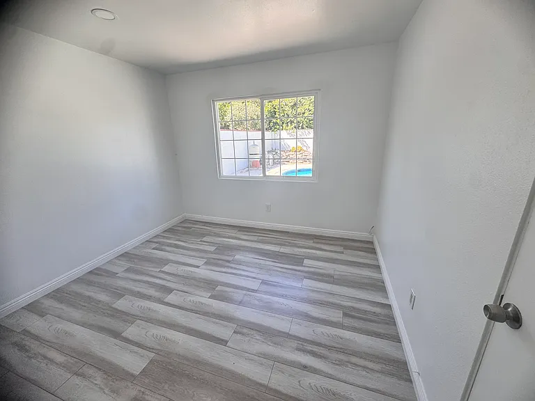 17965 Cantara St — Photo 16