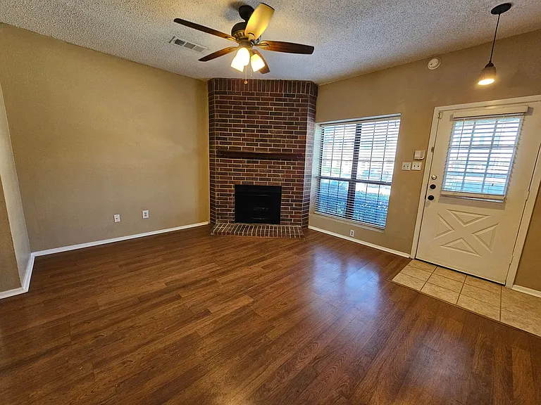 202 Samuel Blvd #3C — Photo 5