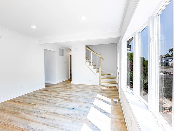 2nd image of 5454 Crestwood Dr