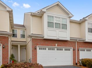 230 S Oak Creek Ln, Romeoville, IL 60446