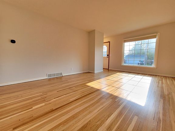 3rd image of 1111 1st Ave SE