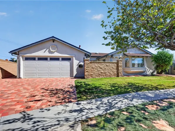 6121 Arrowhead Dr, Huntington Beach, CA 92647