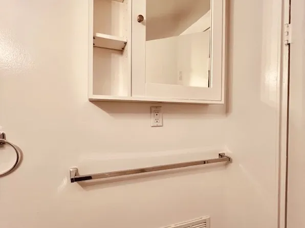 192 Lincoln Place image 7 of 9