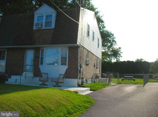 1210 Oak Ln, Upland, PA