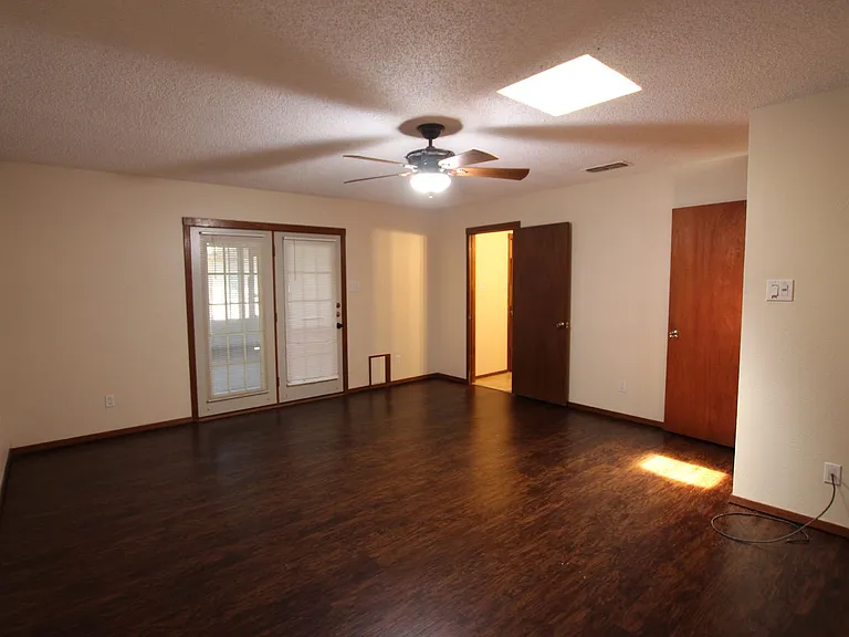 3211 S Donnybrook Ave — Photo 25