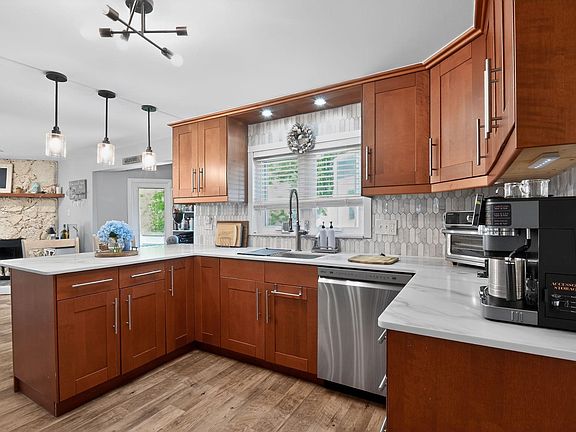 5th image of 26 Greenbriar Rd