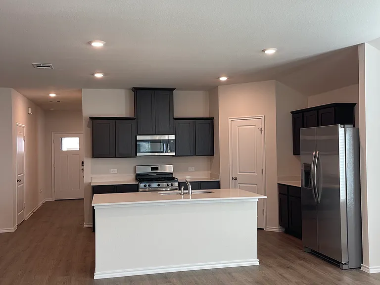 744 Sweet Pea Dr — Photo 9