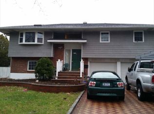 273 New Jersey Ave, Bay Shore, NY 11706