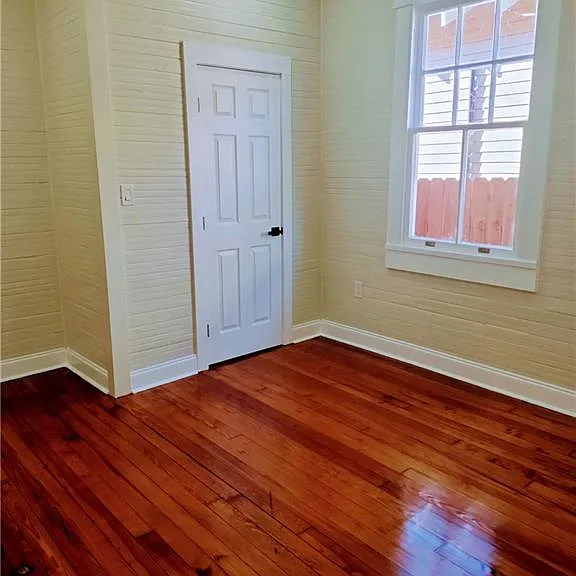 2717 Loyola Ave — Photo 6