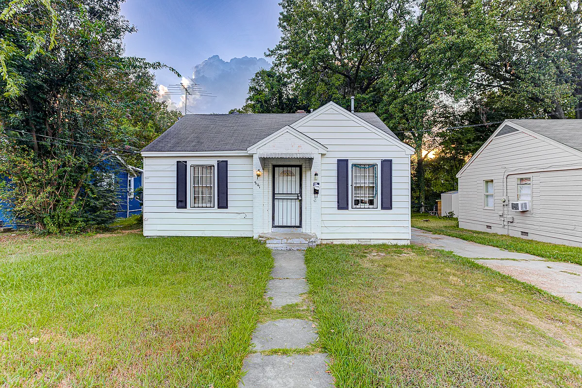 3 bed, 1118 sqft, $1,100 — Photo 1