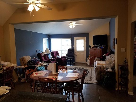 3rd image of 4811 Harbor Glen Ln