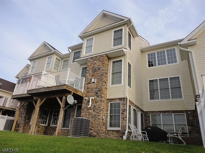 1st image of 8 Briar Ct