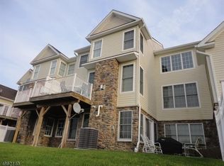8 Briar Ct, Hamburg, NJ 07419