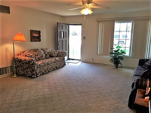 3rd image of 1008 SE 5th St